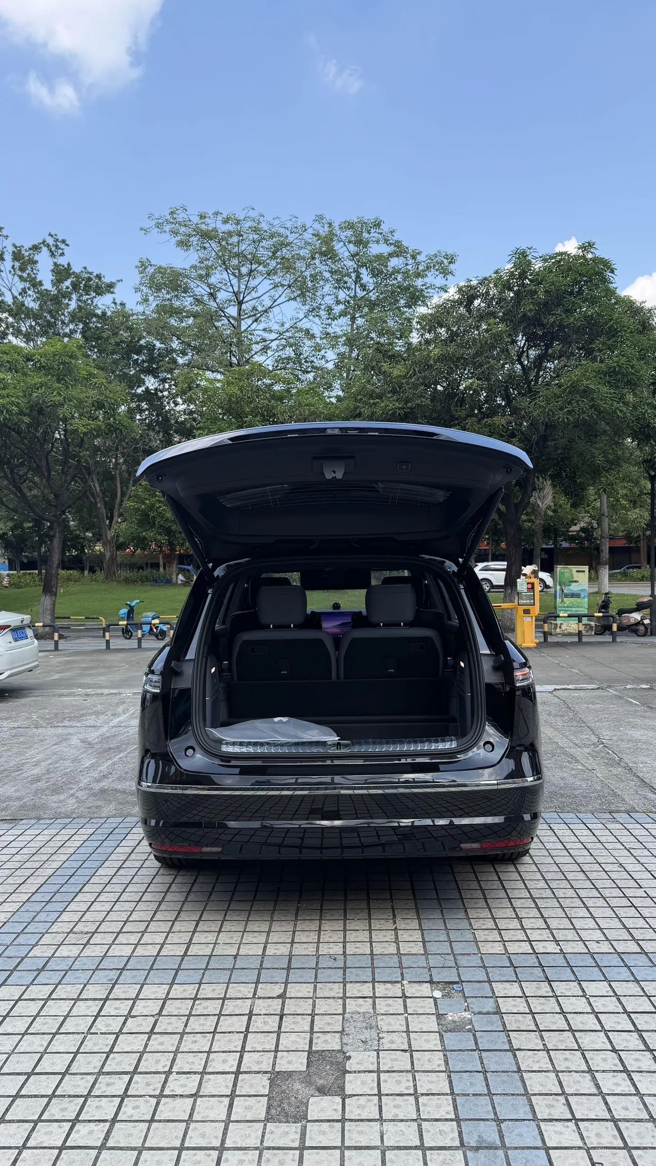 NIO 2026 ES8 6-seat executive deluxe automatic gear 13