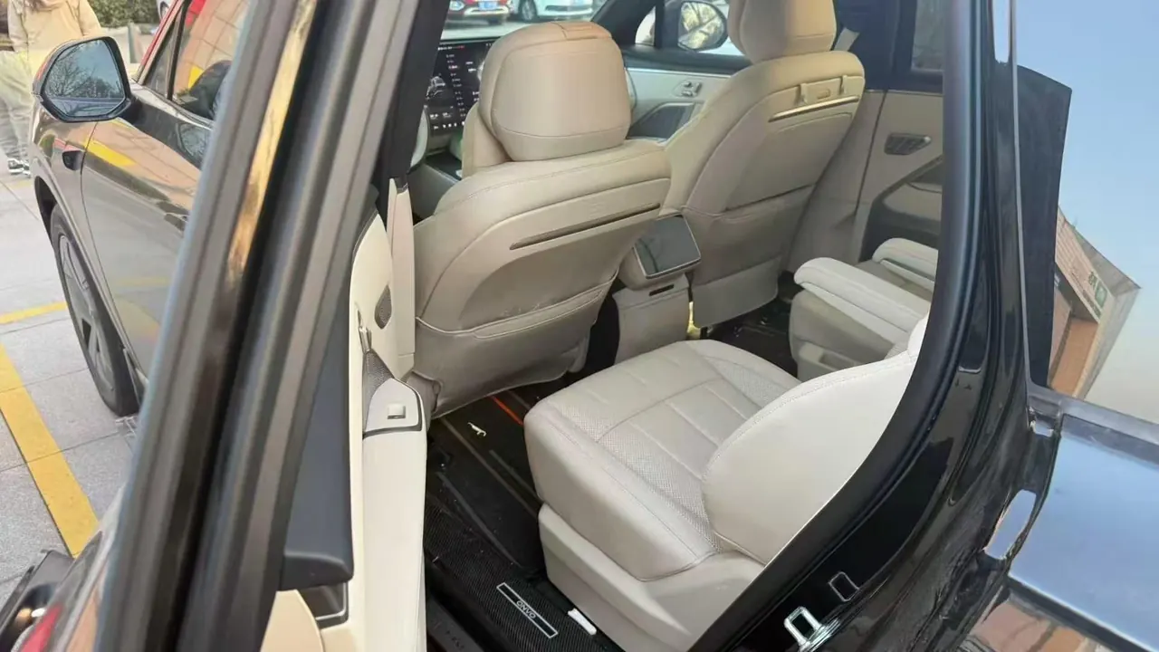 ONVO 2025 L90 Max six-seat automatic gear 4