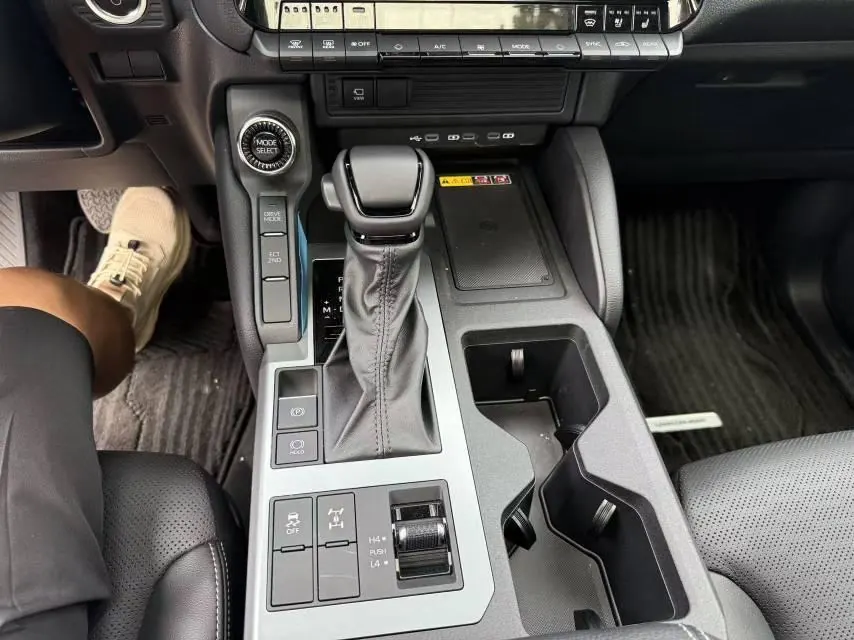Toyota 2025 Prado HEV 2.4T all-around TX version 5-seat automatic gear 4