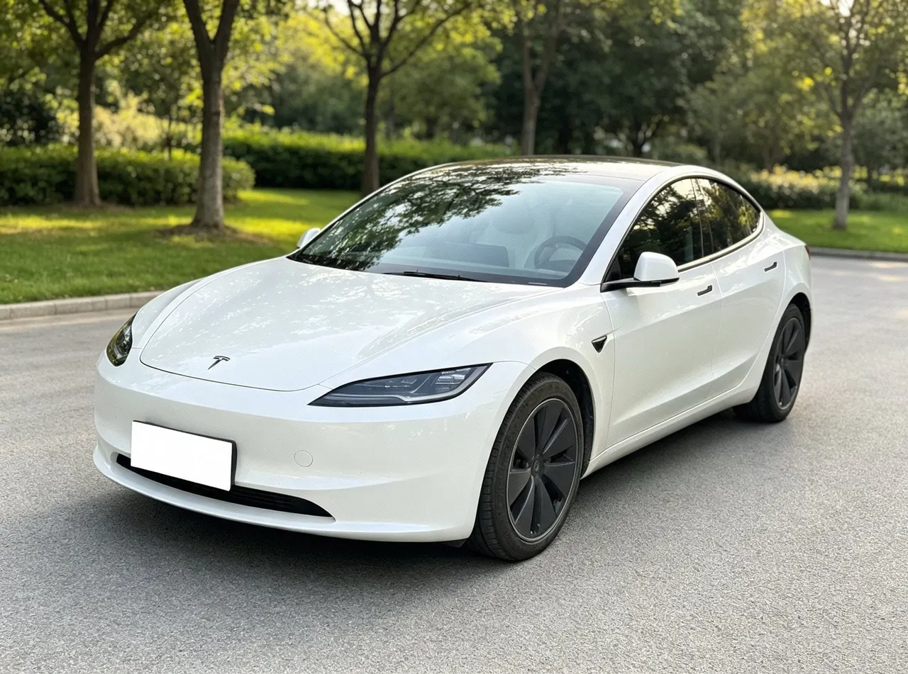打开图片灯箱:Tesla 2025 Model 3 rear-wheel drive version of automatic transmission