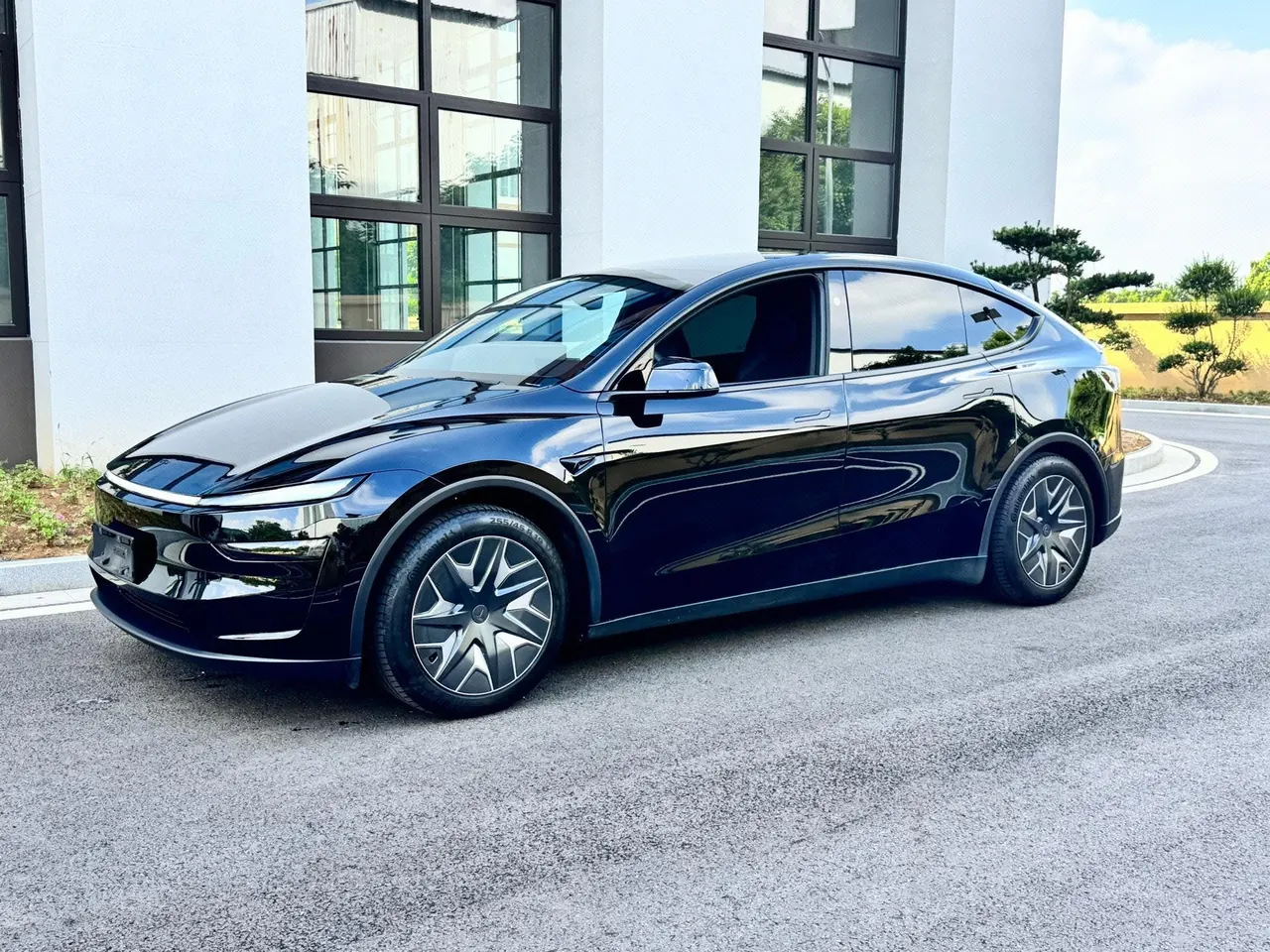 Open image lightbox: Tesla 2025 Model Y L Long Endurance All-Wheel Drive Automatic Transmission