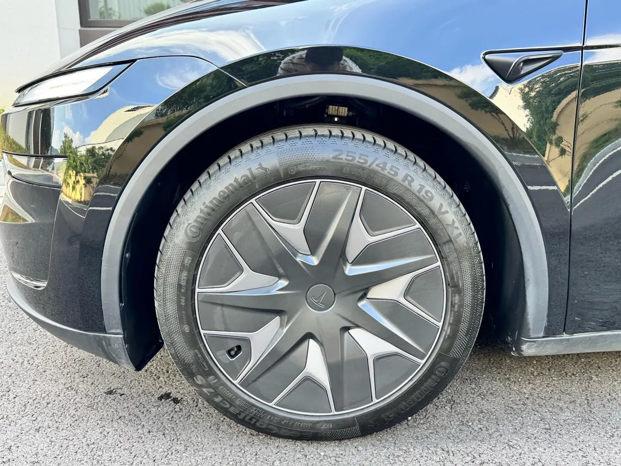 Tesla 2025 Model Y L Long Endurance All-Wheel Drive Automatic Transmission 3
