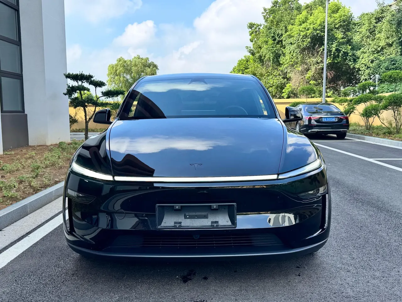 Tesla 2025 Model Y L Long Endurance All-Wheel Drive Automatic Transmission 4