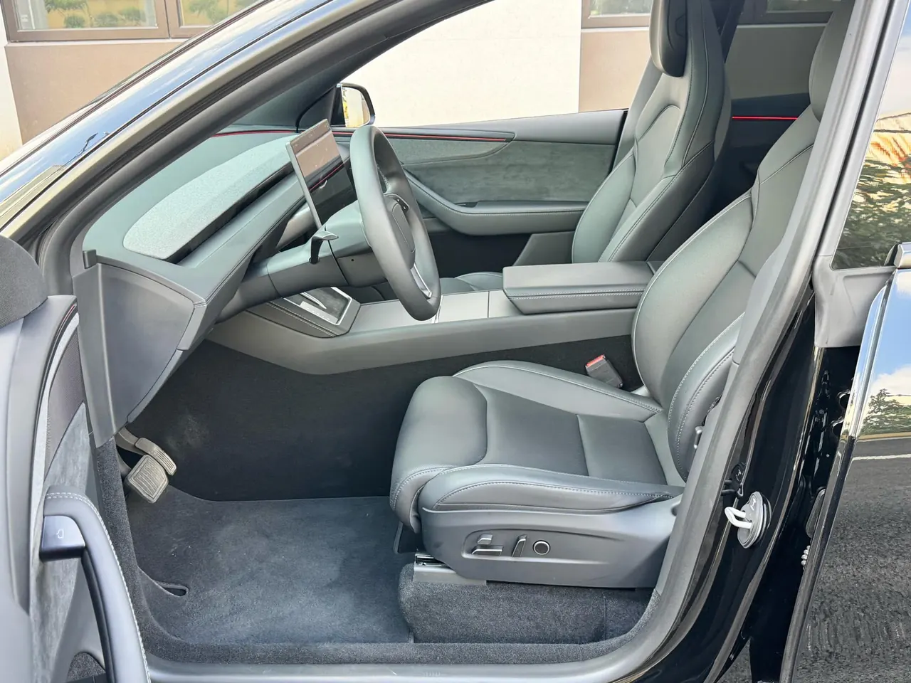 Tesla 2025 Model Y L Long Endurance All-Wheel Drive Automatic Transmission 5