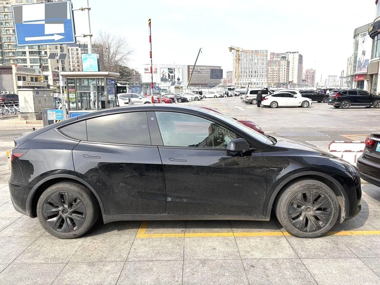 Tesla 2023 Model Y rear-wheel drive version automatic transmission 3
