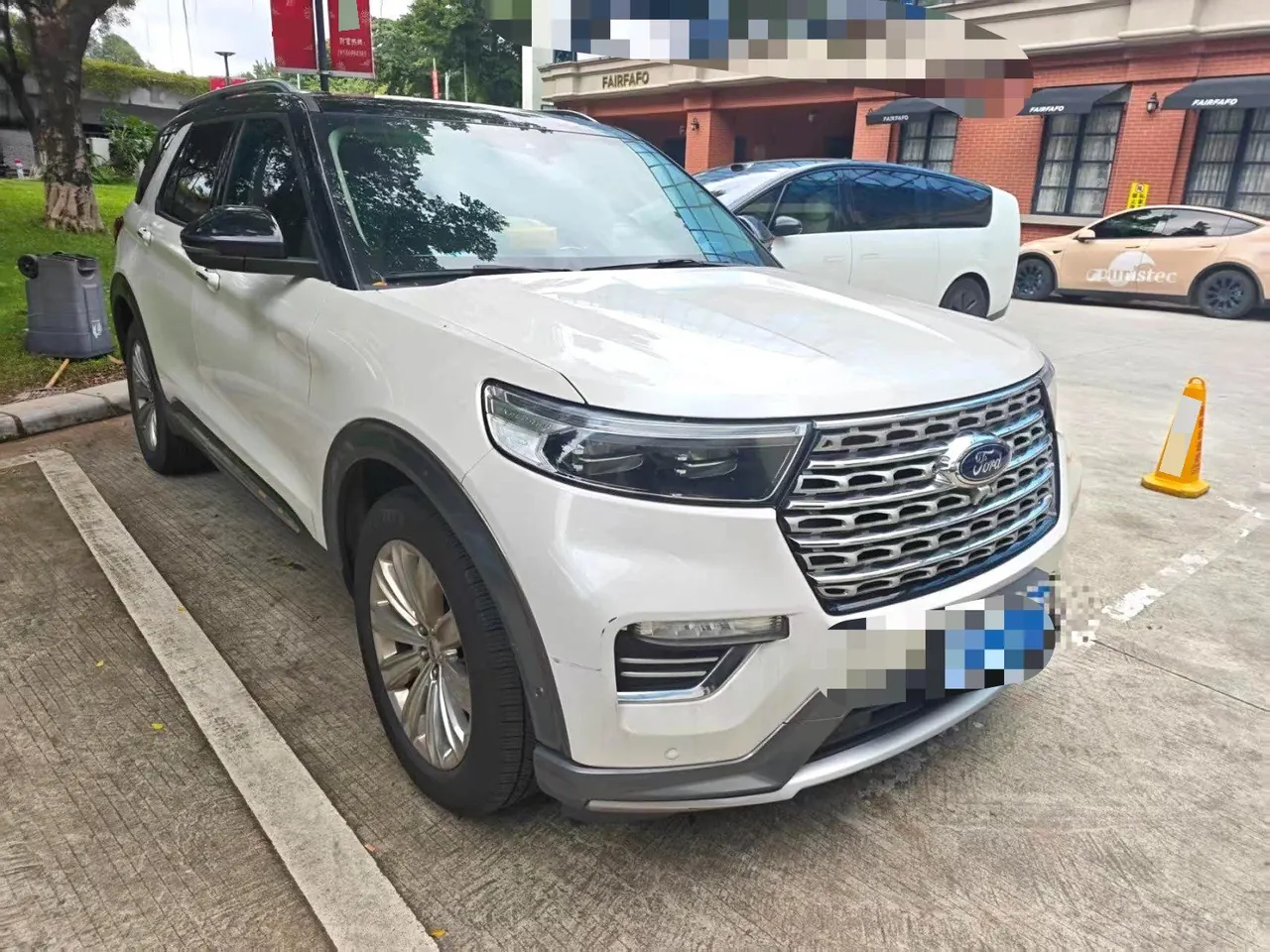 Ford 2020 Explorer 2.3T EcoBoost 285 Four-wheel Drive Titanium Edition 7-seat Automatic Gear 2