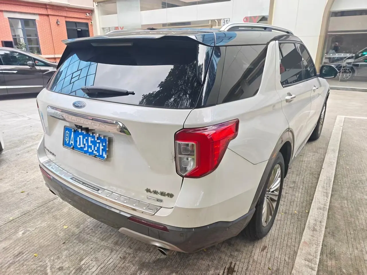 Ford 2020 Explorer 2.3T EcoBoost 285 Four-wheel Drive Titanium Edition 7-seat Automatic Gear 3