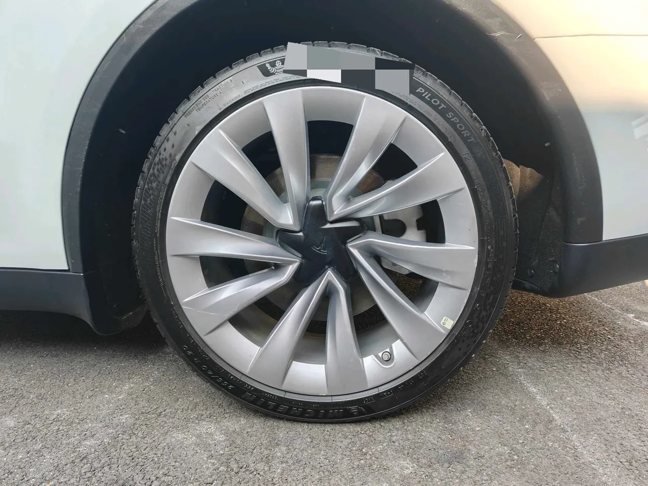 Tesla 2025 Model Y rear-wheel drive version automatic transmission 5