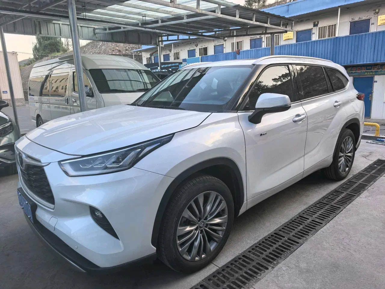 Open image lightbox: Toyota 2024 Highlander Dual Engine 2.5 Stepless Intelligent Electric Hybrid Four-wheel Drive Premium Edition 7-seat Automatic Transmission