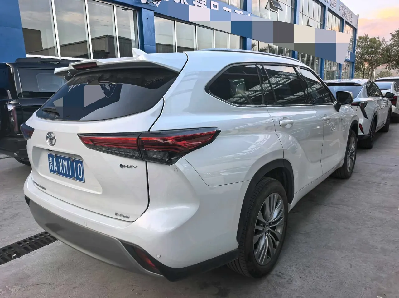 Toyota 2024 Highlander Dual Engine 2.5 Stepless Intelligent Electric Hybrid Four-wheel Drive Premium Edition 7-seat Automatic Transmission 4