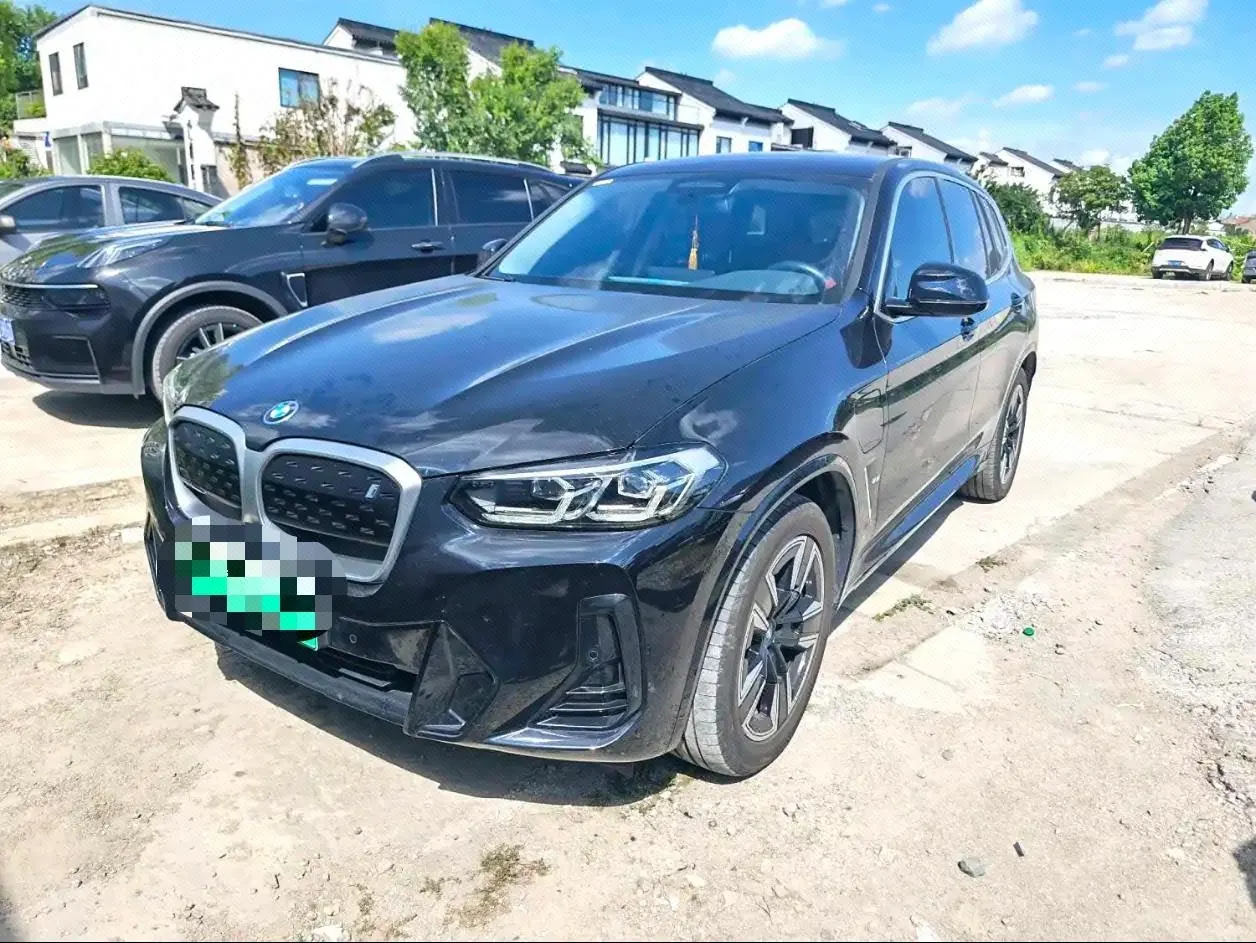 Open image lightbox: BMW 2024 iX3 leading automatic