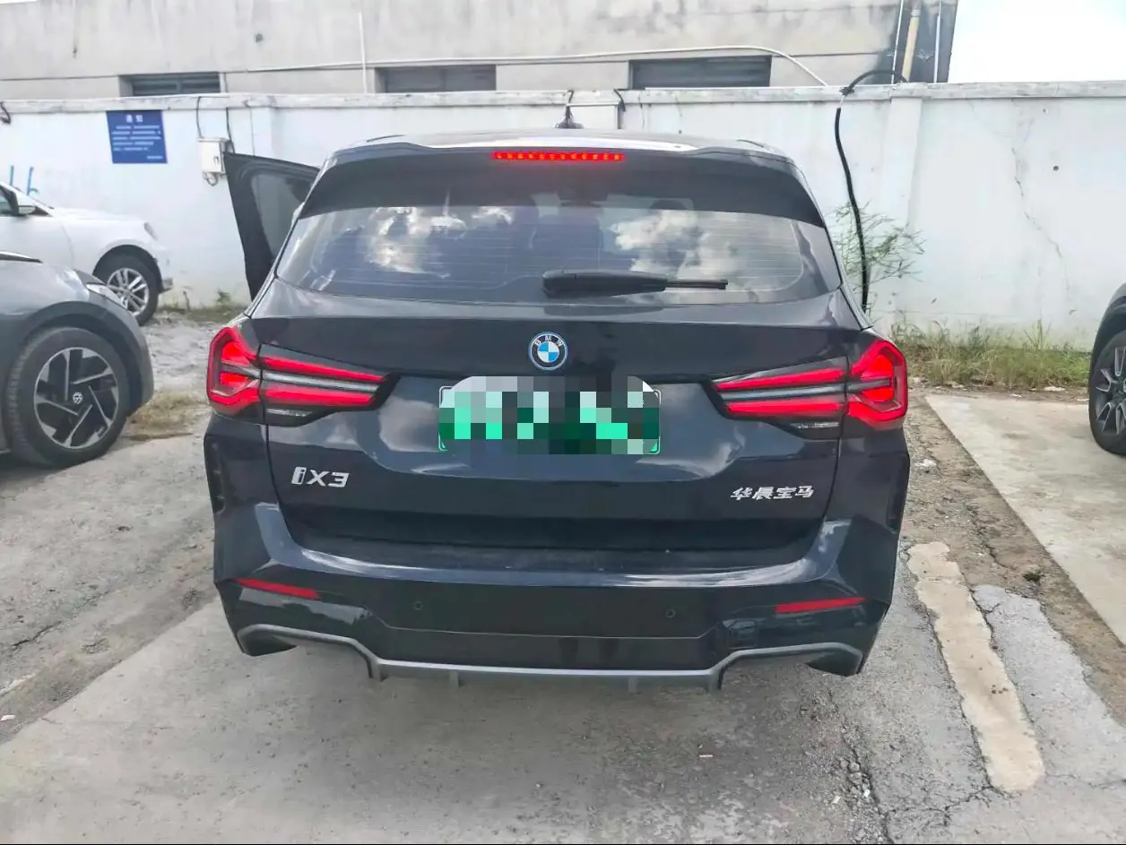 BMW 2024 iX3 leading automatic 7