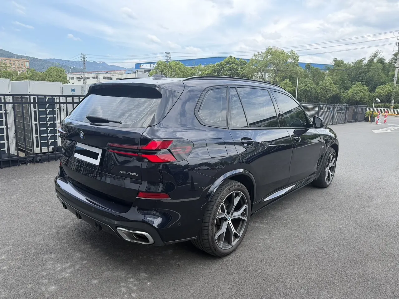 BMW 2023 X5 xDrive30Li 48V 2.0T exclusive m sports obsidian night suit automatic gear 4