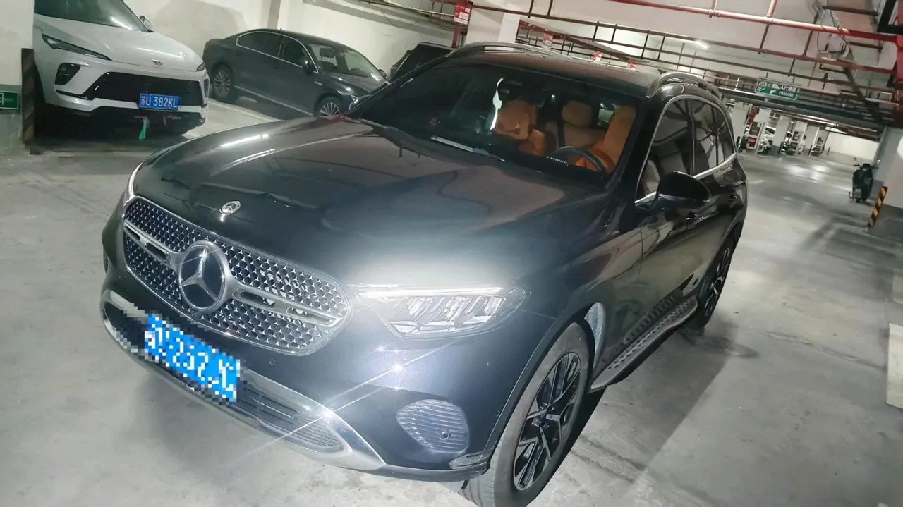 Open image lightbox: Mercedes Benz 2025 GLC 260 L 4MATIC 48V 2.0T Dynamic 5-seat Automatic Gear