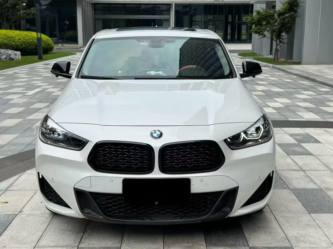 BMW 2023 X2 sDrive25i 2.0T M sports obsidian night version automatic gear 2
