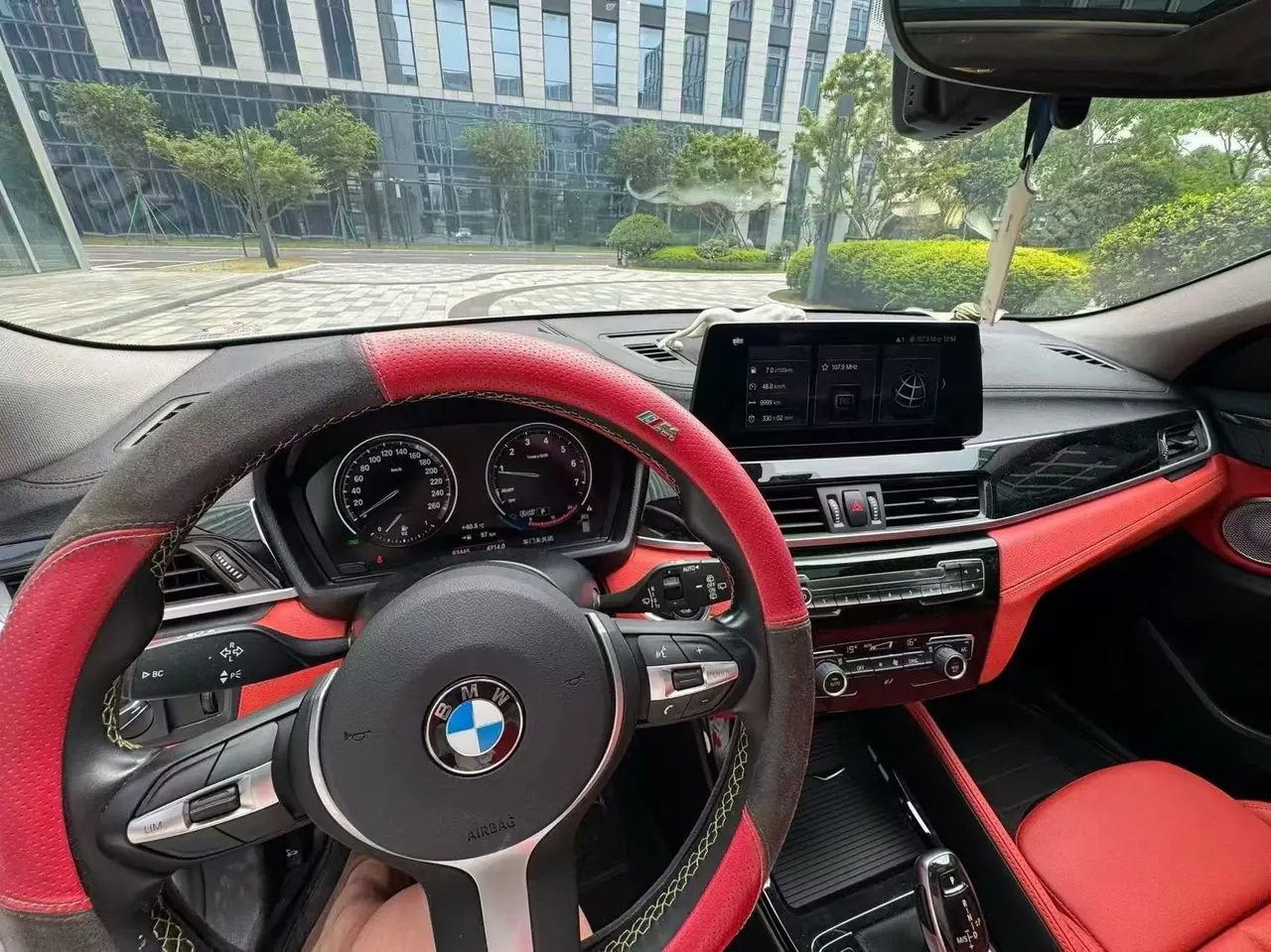 BMW 2023 X2 sDrive25i 2.0T M sports obsidian night version automatic gear 5