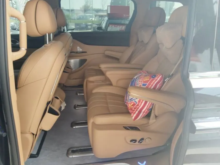 Voyah 2024 Dreamers PHEV 1.5T Long Endurance Premium Edition Automatic Gear 2