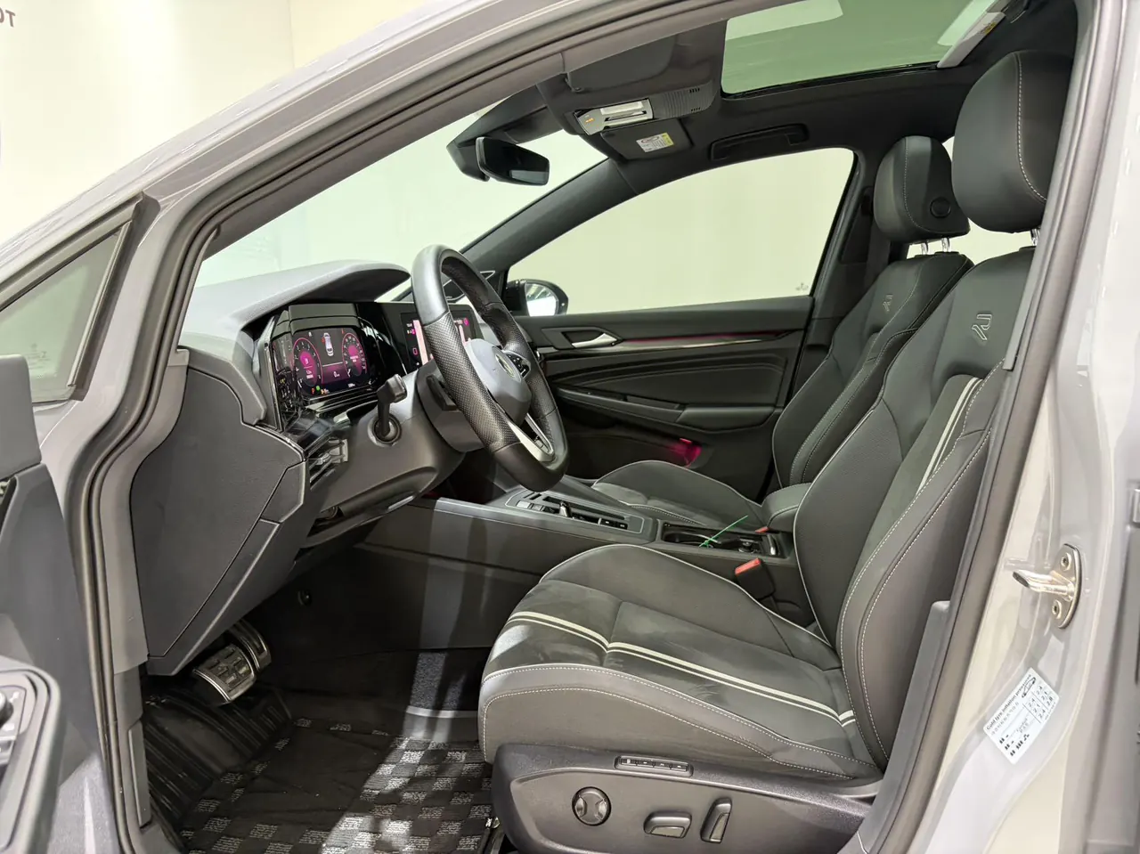Volkswagen 2023 Golf 8 R-Line 1.4TSI 280TSI Automatic 11