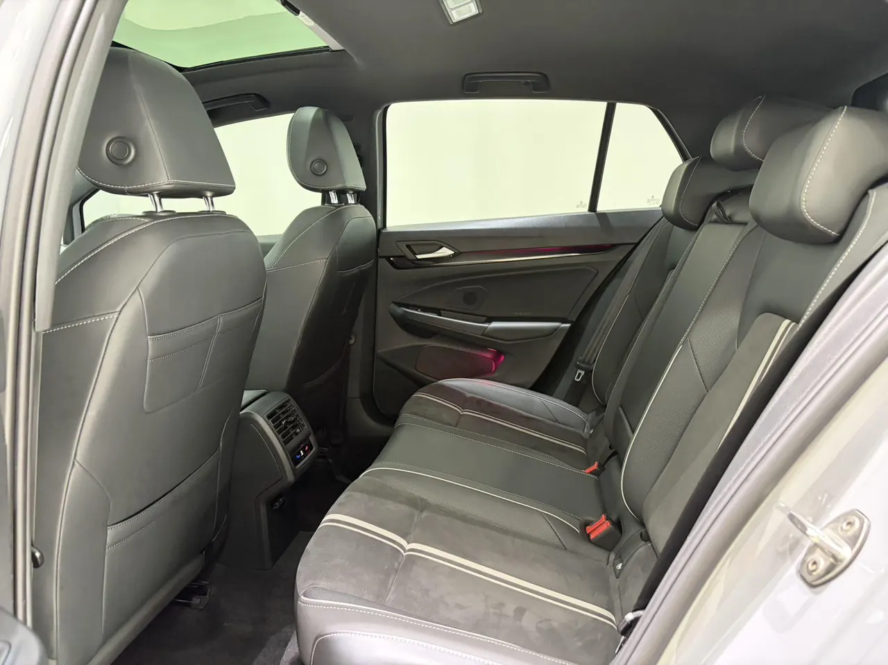 Volkswagen 2023 Golf 8 R-Line 1.4TSI 280TSI Automatic 12