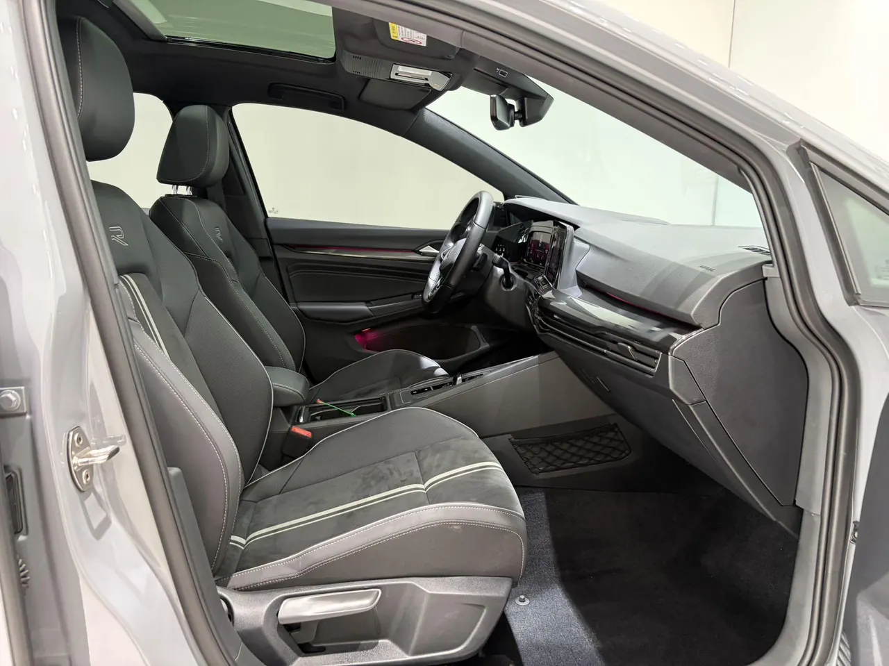Volkswagen 2023 Golf 8 R-Line 1.4TSI 280TSI Automatic 13