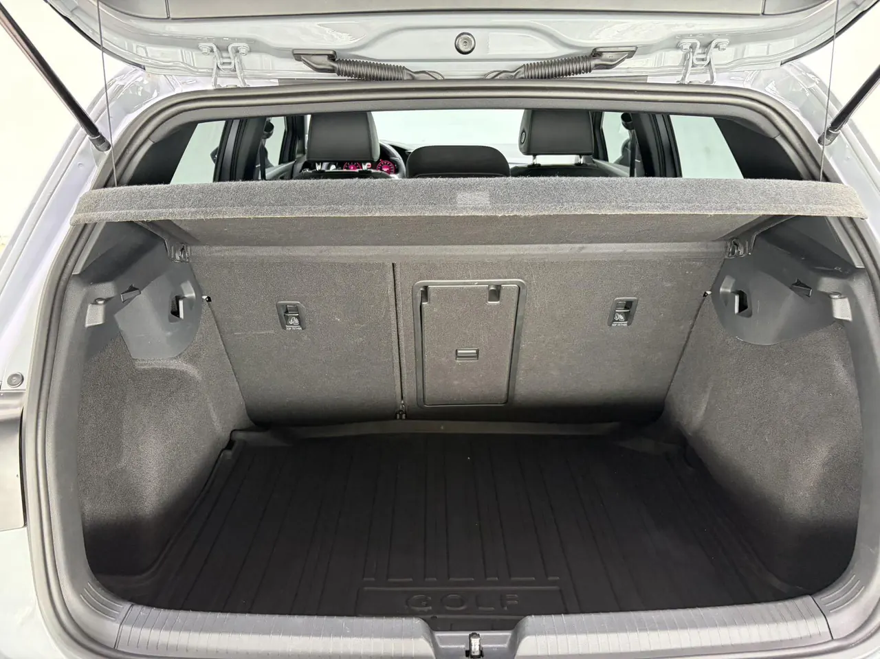 Volkswagen 2023 Golf 8 R-Line 1.4TSI 280TSI Automatic 14