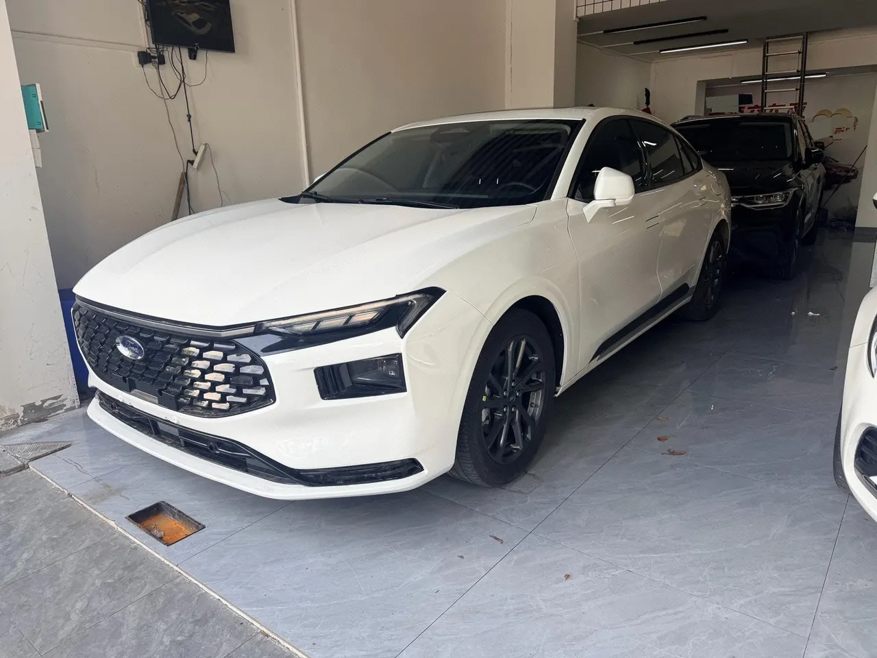 Open image lightbox: Ford 2025 Mondeo 1.5T EcoBoost Shuya Automatic Gear