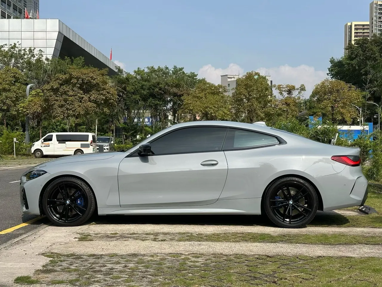 BMW 4 Series (Imported) 2022 425i Coupe 2.0T M Sports Obsidian Night Suit Automatic Gear 8
