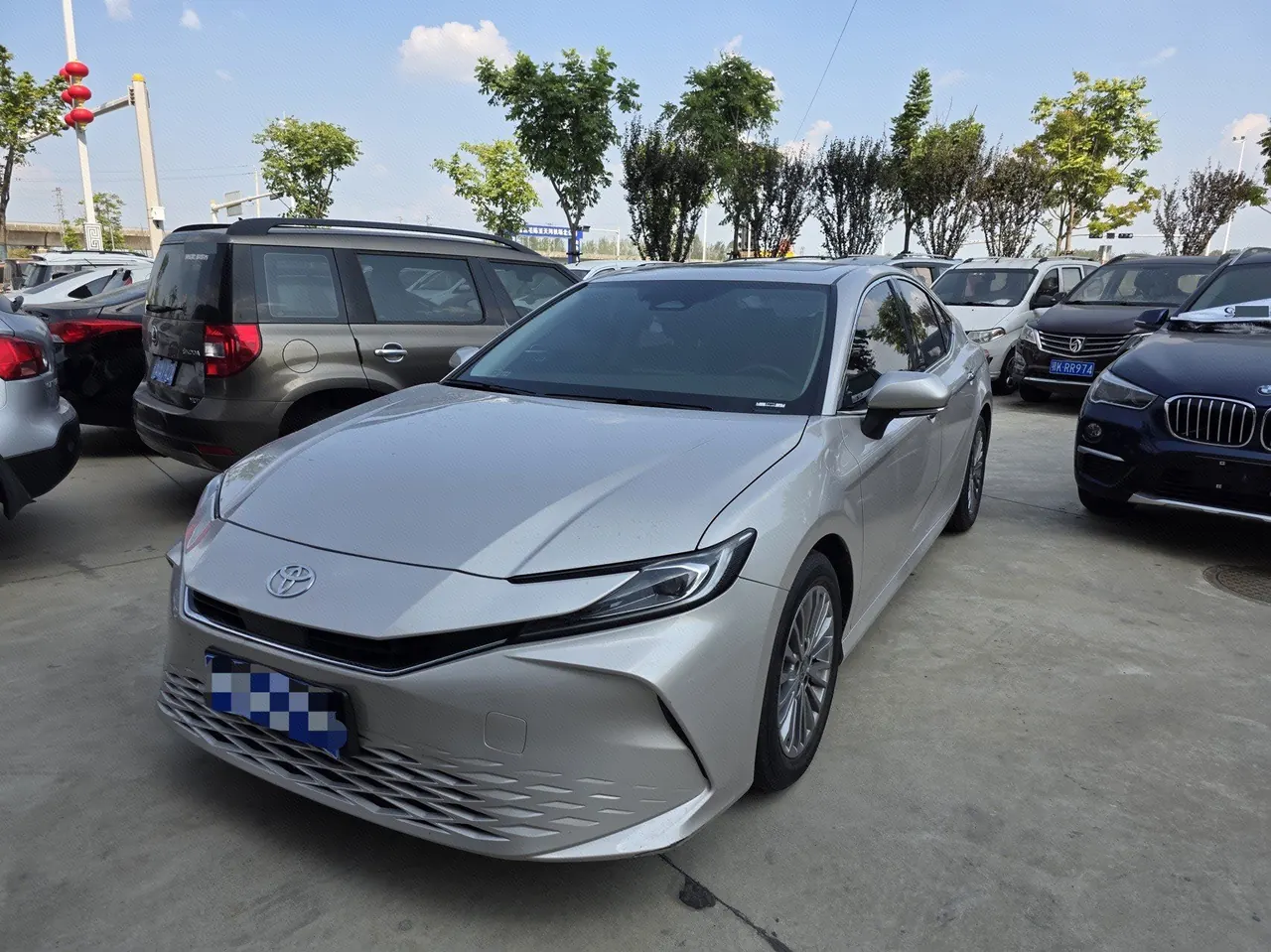 Open image lightbox: Toyota 2024 Camry 2.0GVP Stepless Deluxe Edition Automatic Transmission