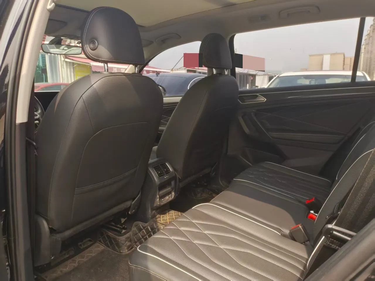 Volkswagen 2024 Tiguan L R-Line 2.0TSI 330TSI Two-Drive R-Line Overdrive Automatic Gear 5