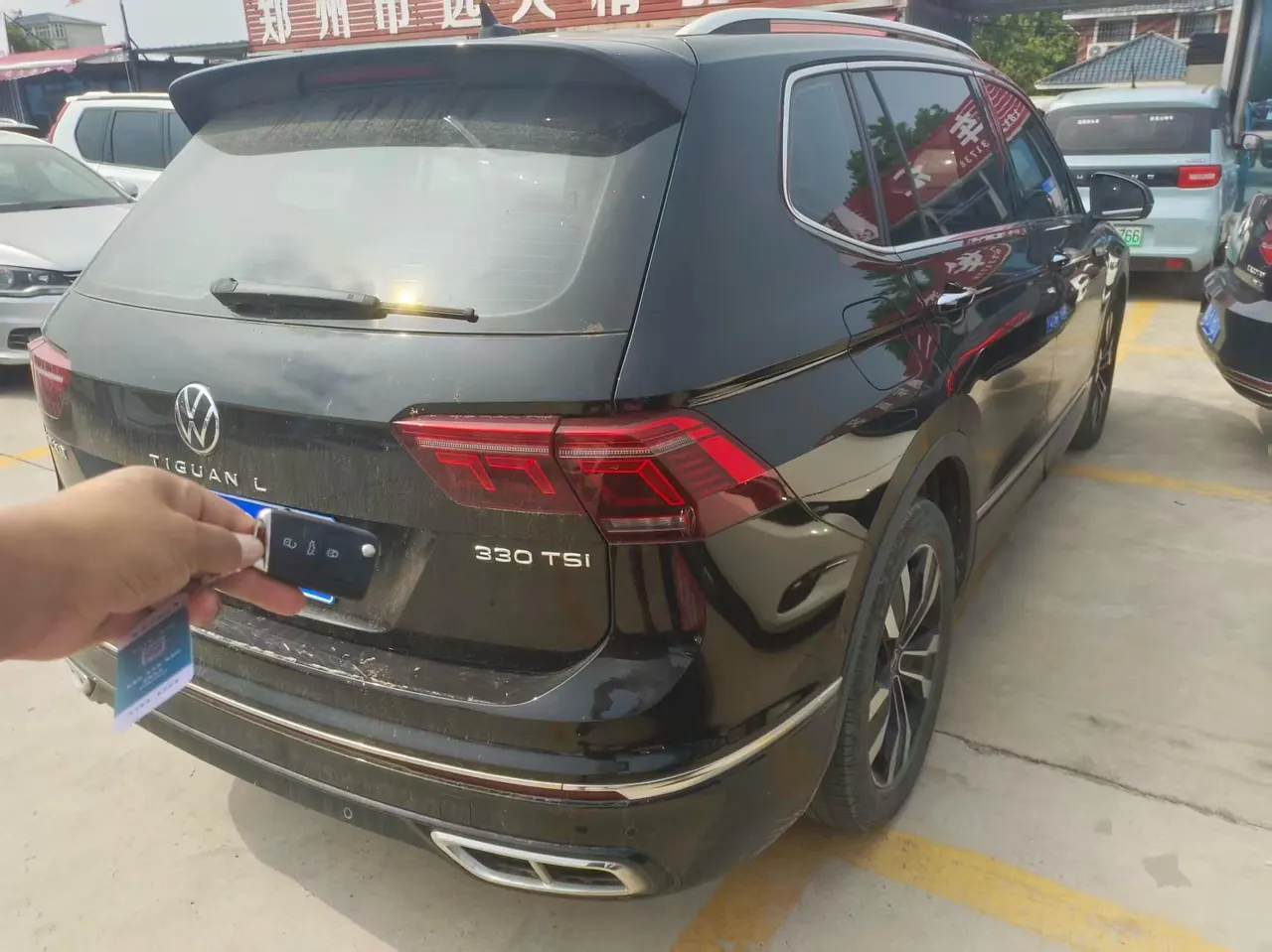 Volkswagen 2024 Tiguan L R-Line 2.0TSI 330TSI Two-Drive R-Line Overdrive Automatic Gear 6