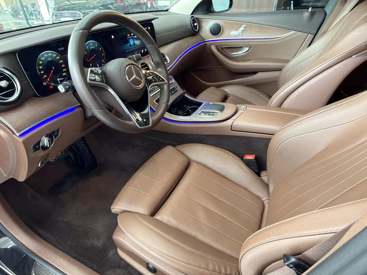 Mercedes Benz E Class 2022 E 260 L 2.0T Automatic 3