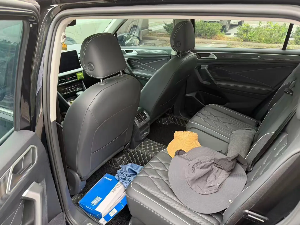 Volkswagen 2024 Tiguan L R-Line 2.0TSI 330TSI Two-Drive R-Line Overdrive Automatic Gear 3