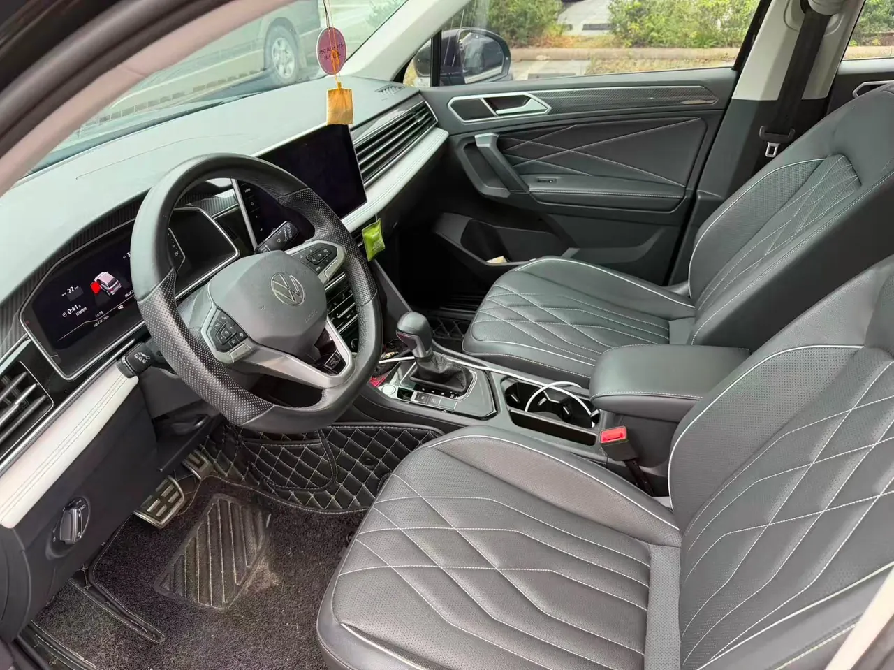 Volkswagen 2024 Tiguan L R-Line 2.0TSI 330TSI Two-Drive R-Line Overdrive Automatic Gear 4