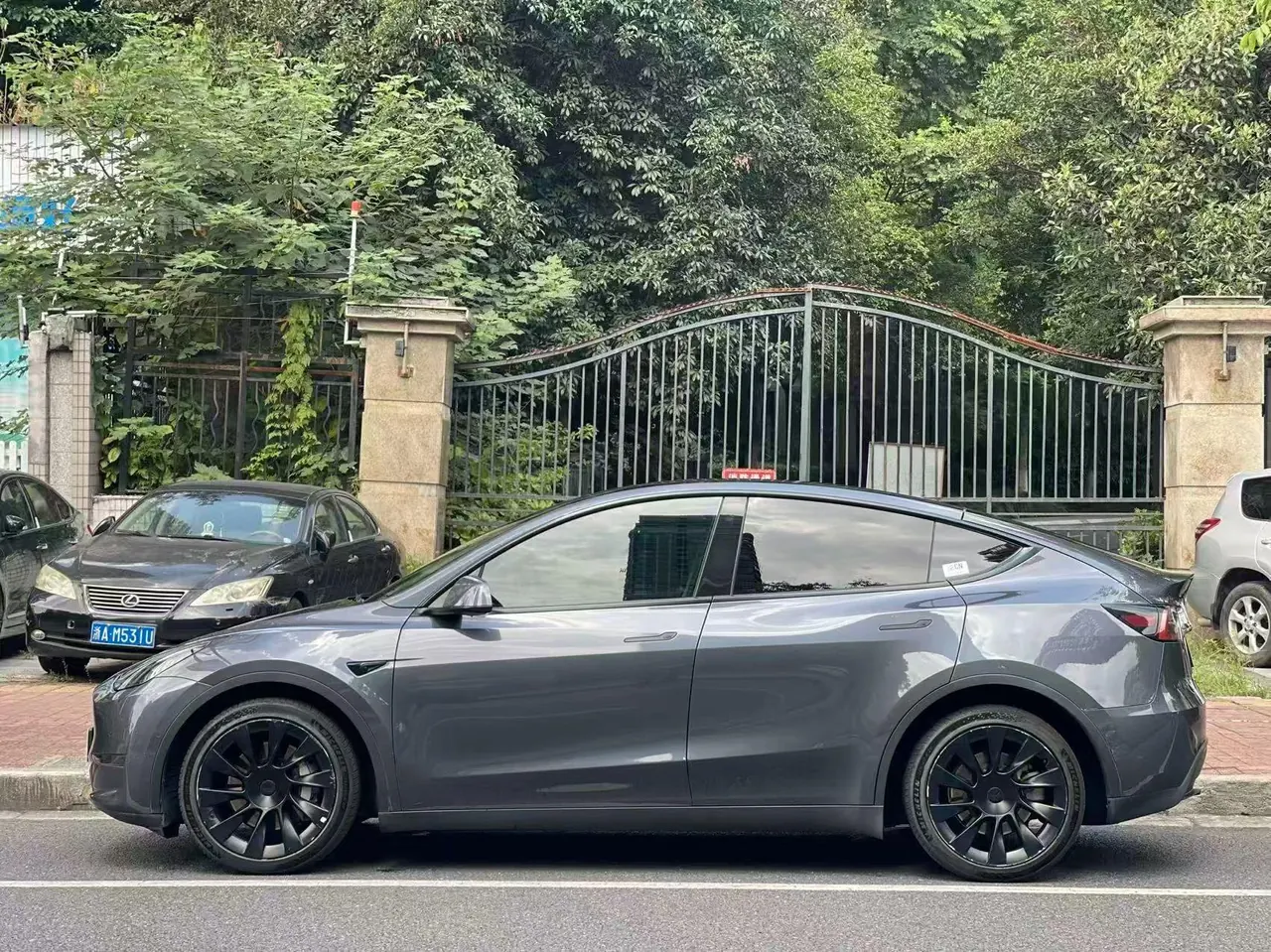 Tesla 2022 Model Y long endurance all-wheel drive version automatic transmission 3