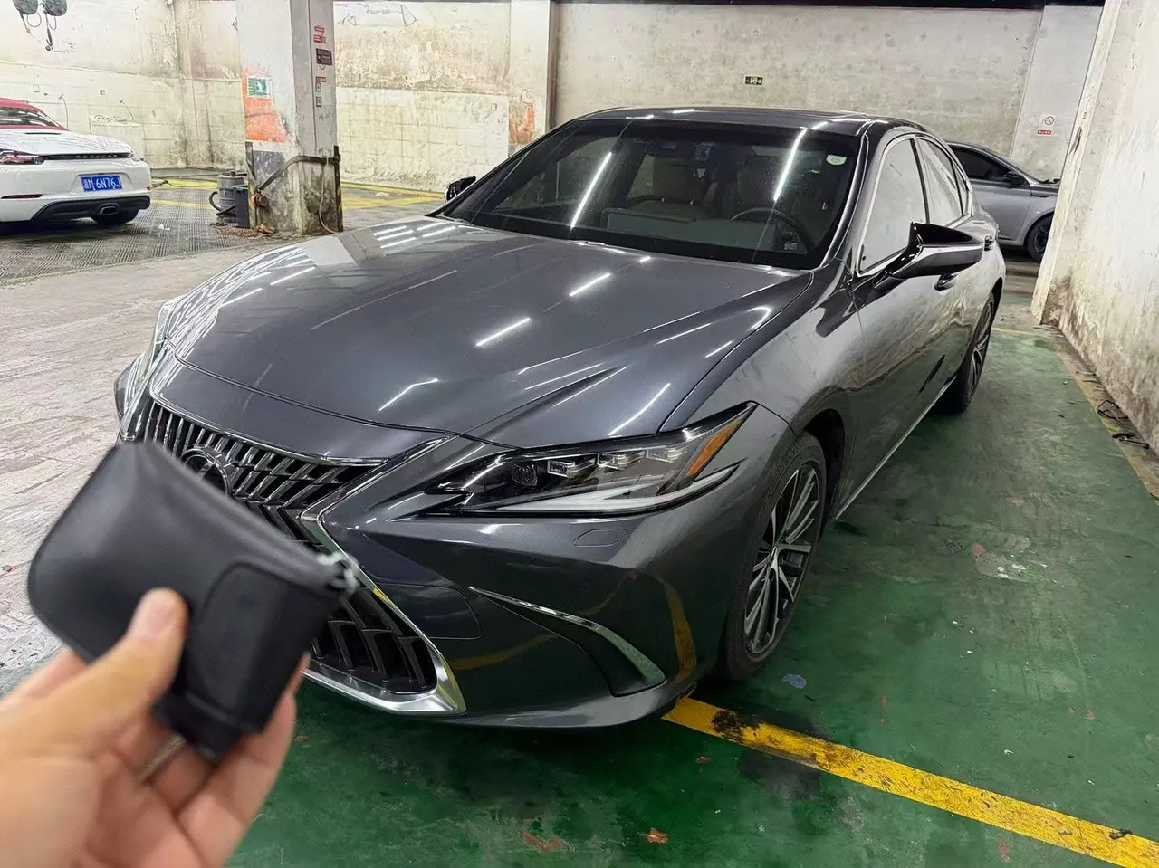 打开图片灯箱:Lexus ES (Imported) 2022 ES300h 2.5 Stepless Premium Edition Automatic Gear