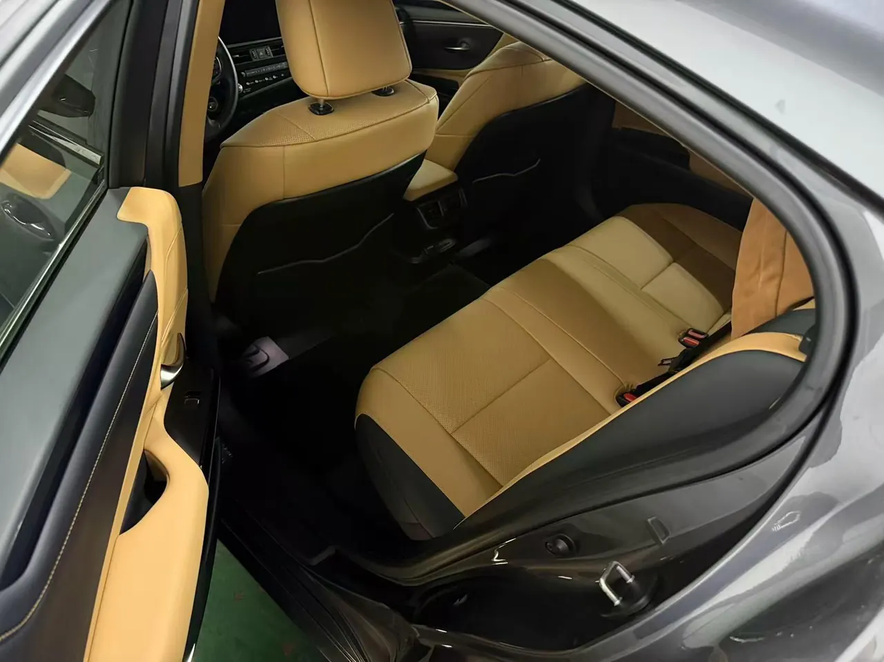 Lexus ES (Imported) 2022 ES300h 2.5 Stepless Premium Edition Automatic Gear 5
