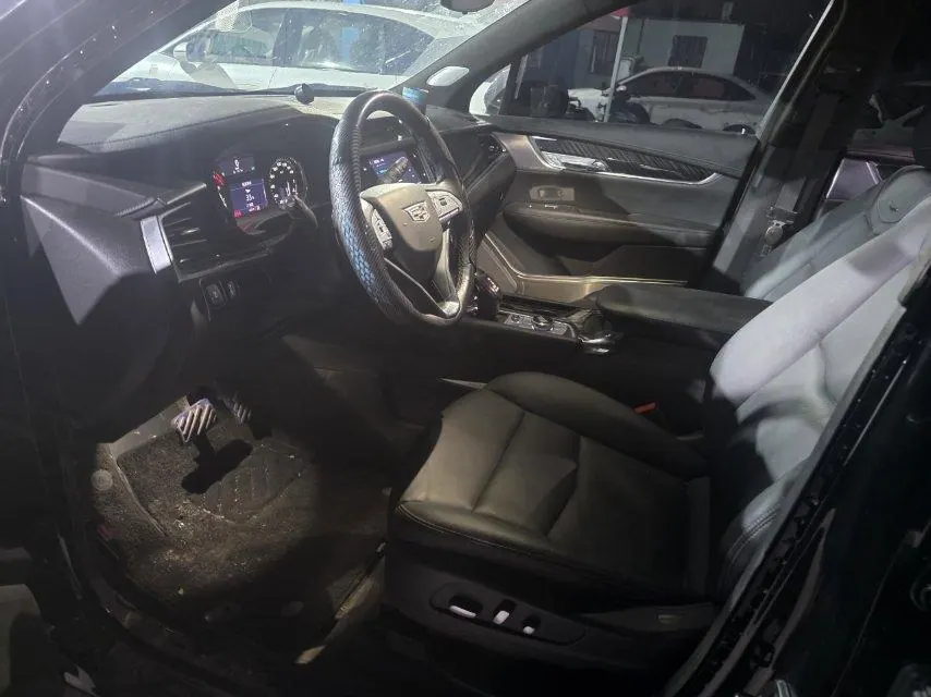 Cadillac 2022 XT6 48V 2.0T 7-seat four-wheel drive luxury automatic gear 5