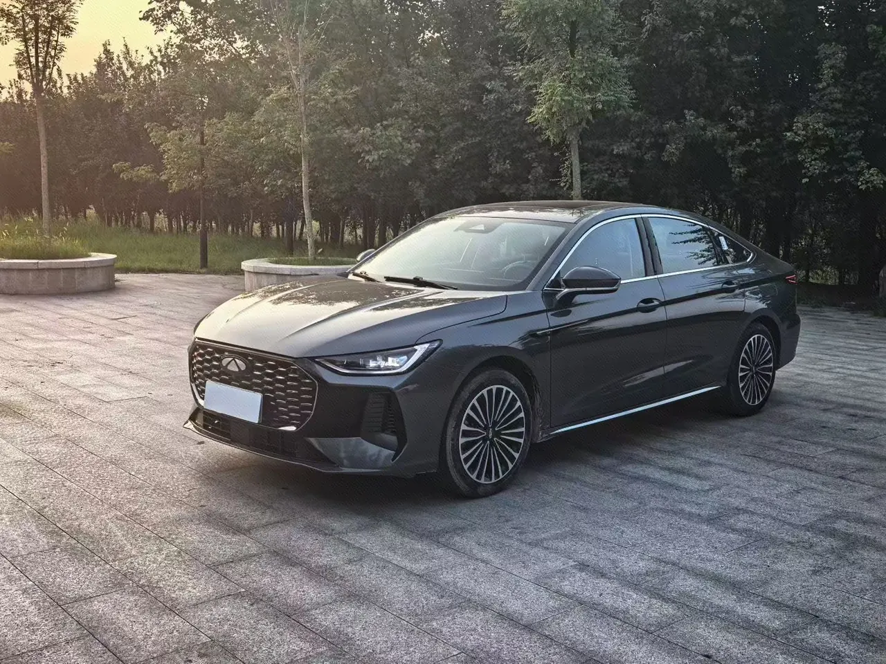 Chery 2025 Fengyun A8L 1.5TGDI 145km Luxury Automatic Gear - View 1