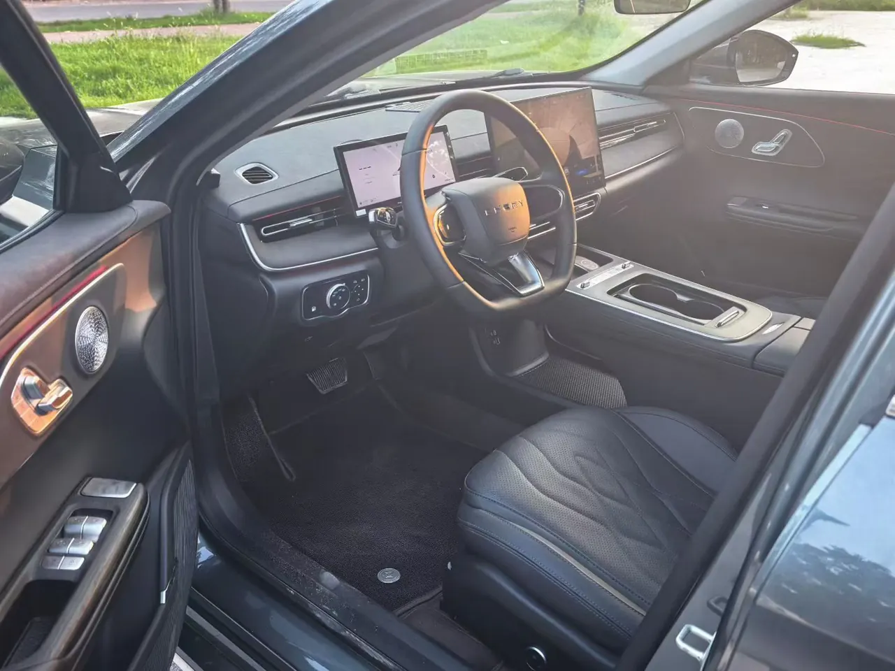 Chery 2025 Fengyun A8L 1.5TGDI 145km Luxury Automatic Gear 4