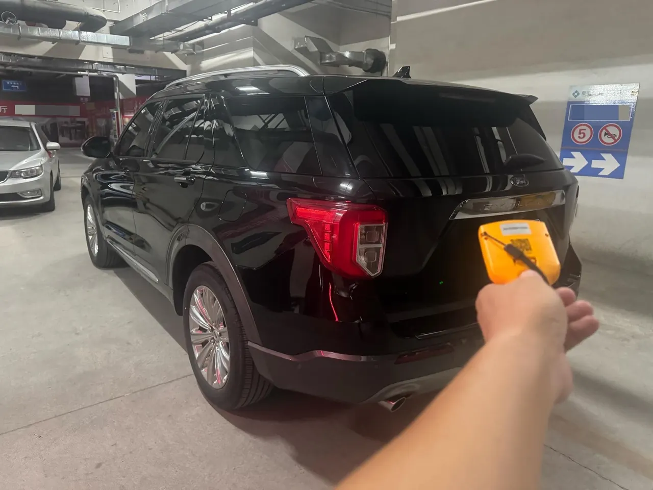 Ford 2020 Explorer 2.3T EcoBoost 285 Four-wheel Drive Titanium Edition 7-seat Automatic Gear 5