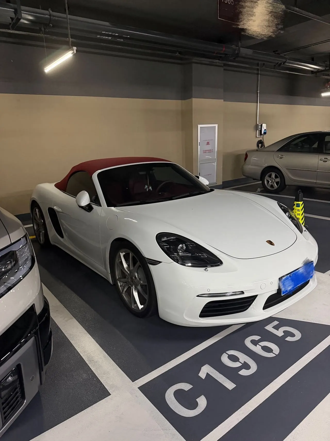 Porsche 718 (Imported) 2023 718 Boxter 2.0T Style Edition Automatic 3