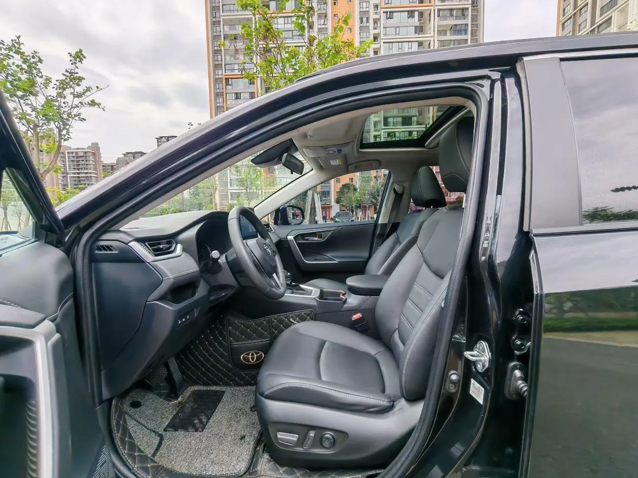 Toyota 2022 RAV4 Rongbo 2.0 Stepless Two-Drive Fashion Plus Edition Automatic Gear 4