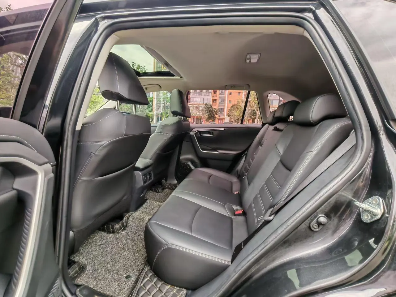 Toyota 2022 RAV4 Rongbo 2.0 Stepless Two-Drive Fashion Plus Edition Automatic Gear 5