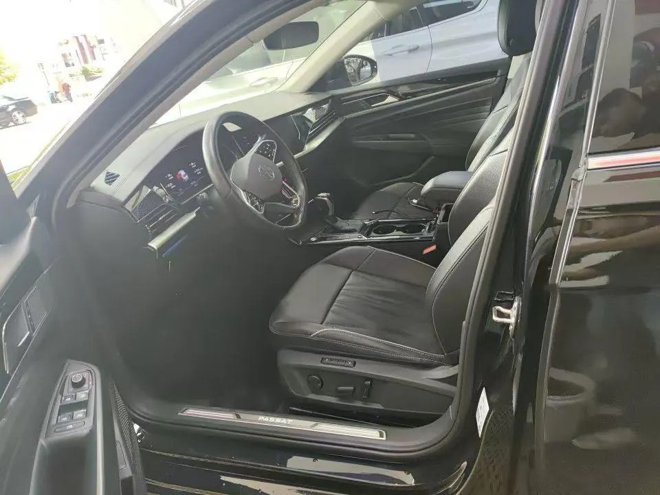 Volkswagen 2022 Passat 2.0TSI 330TSI Premium Edition Automatic Gear 4