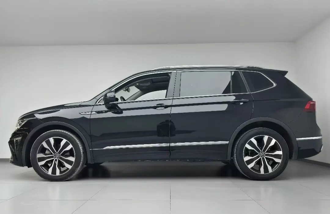 Volkswagen 2024 Tiguan L R-Line 2.0TSI 330TSI Two-Drive R-Line Overdrive Automatic Gear 2