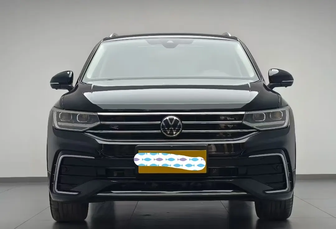 Volkswagen 2024 Tiguan L R-Line 2.0TSI 330TSI Two-Drive R-Line Overdrive Automatic Gear 3