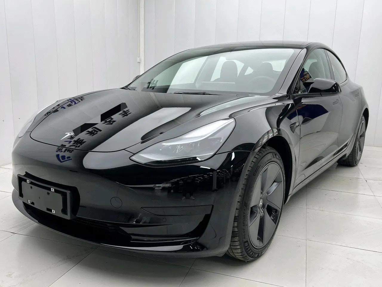 Open image lightbox: Tesla 2022 Model 3 rear-wheel drive version of automatic transmission