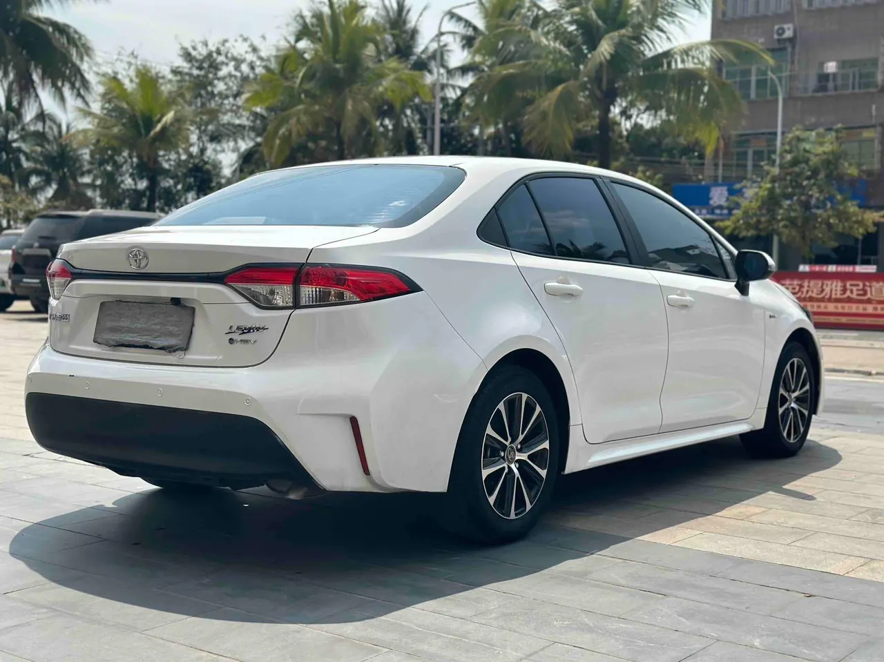 Toyota 2023 Lei Ling Shuangqing 1.8 Stepless Intelligent Electric Hybrid Deluxe Edition Automatic Gear 9