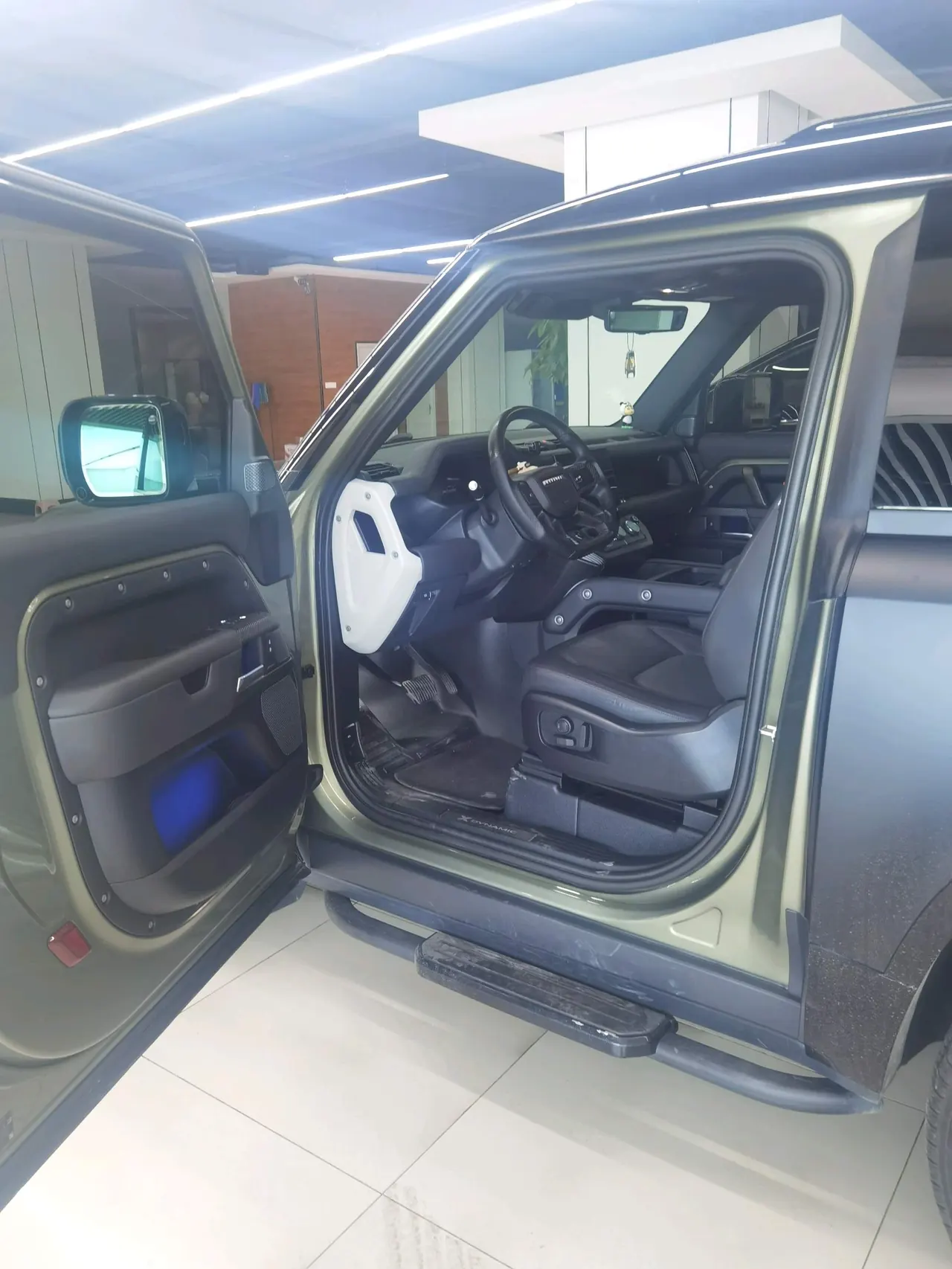 Land Rover Guard (Imported) 2023 Guard 90 2.0T P300 X-DYNAMIC HSE (Modified) Automatic Gear 4