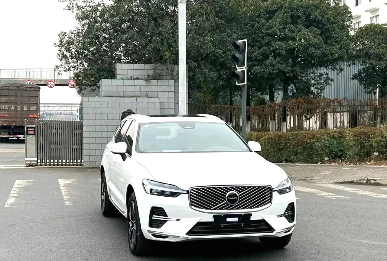 Volvo 2026 XC60 48V 2.0T B5 All-Wheel Drive Intelligent Luxury Edition Automatic Transmission 4